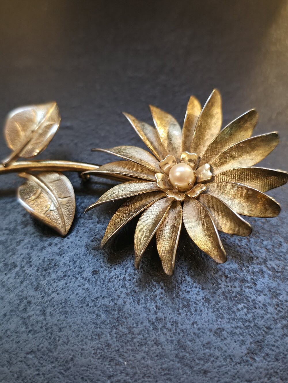 Vintage Mid-Century Gold Tone Floral Brooch | Faux Pearl Center | Circa 1960s - Picture 7 of 9